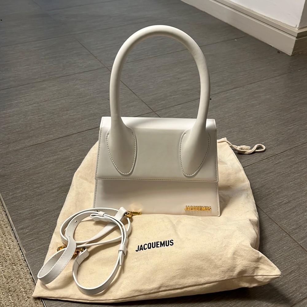 Jacquemus Le Grand Chiquito in White w/ strap & dust bag